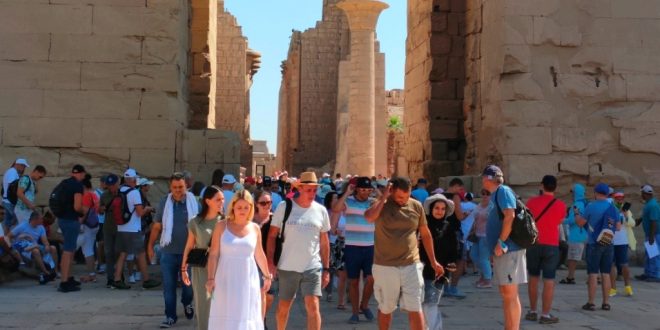 طلب كبير من سياح العالم على الأقصر لإقامة حفلات زواج بالأماكن الأثرية