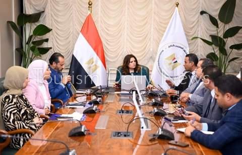 وزيرة الهجرة تعقد اجتماعًا لبحث خطة التطوير المؤسسي والهيكلي للوزارة