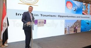 وزير السياحة يستعرض المنتجات السياحية التي يتم التركيز عليها حالياً