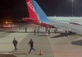 متظاهرون لمناصرة غزة يمنعون هبوط رحلة طيران إسرائيلية في داغستان الروسية