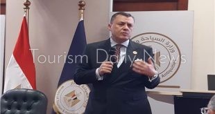 وزير السياحة والآثار في لقاء مع الصحفيين ووسائل الإعلام