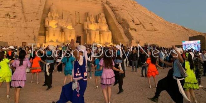 تقرير مصري يتوقع نمو عدد السياح الوافدين بوتيرة متسارعة وتعافي القطاع