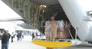 وصول طائرة مساعدات من الإمارات لمطار العريش تمهيدًا لنقلها إلي قطاع غزة