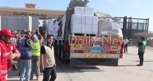 المساعدات تبدأ الدخول إلى قطاع غزة و7 شاحنات وقود تمر من رفح