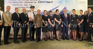 احتفال بإعادة تشغيل خط مصر للطيران بين القاهرة وجاكرتا