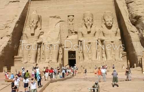 6 آلاف سائح زاروا معبد أبوسمبل بأسوان .. اليوم