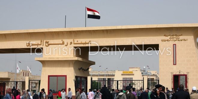  مصر ترفض إجلاء الرعايا الأجانب بعد رفض إسرائيل إجلاء المزيد من جرحى غزة