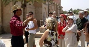 السياحة تكشف للمرشدين عن 14 خدمة جديدة وتحدد الإيقاف المؤقت