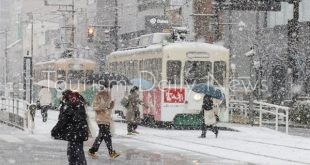 تساقط الثلوج يشل الحركة بمنطقة بافاريا بألمانيا وتعطل الطيران والقطارات