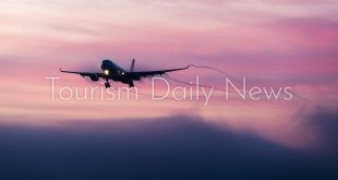 اضطرابات شديدة ومطبات جوية تتسبب في إصابات بطائرة طيران الإمارات