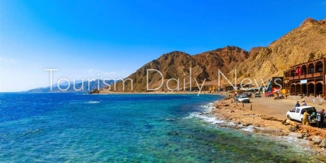 قناة القاهرة الإخبارية تنقل سماع دوي انفجارات في سماء مدينة دهب