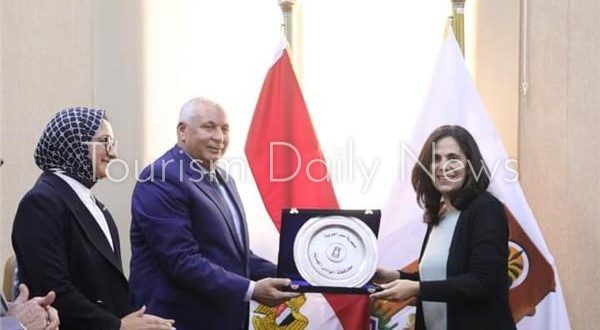 الزملوط يستقبل وفد من وزارة السياحة وطلاب 3جامعات مصرية وتونسية وألمانية