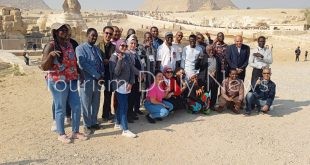 المشاركون في البرنامج التدريبي للكوادر الأفريقية يزورون أهرامات الجيزة