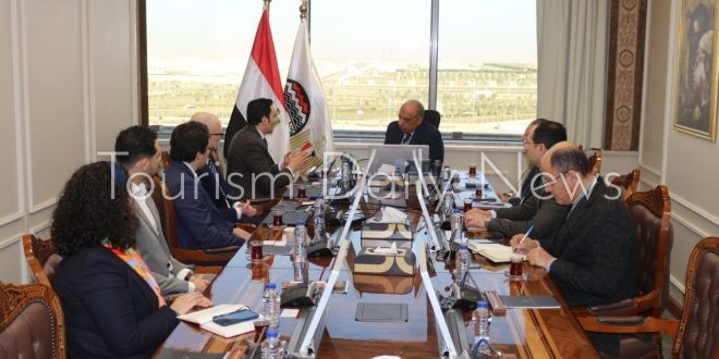 مصر تبحث مع سكاتك النرويجية إنشاء محطة إنتاج كهرباء بالطاقة الشمسية