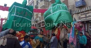 بطريقة فرعونية الدراويش والمريدين يحتفلون بالليلة الختامية للشيخ عمران