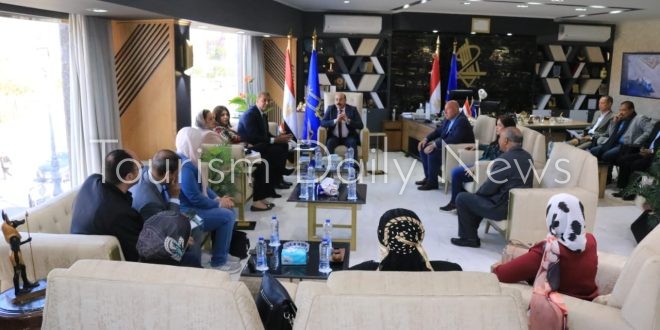 خلال زيارة وفد لجنة الإعلام والثقافة والآثار بمجلس النواب لمحافظ أسوان