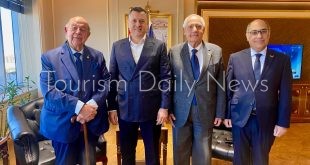 وزير السياحة يلتقي رئيس مجلس إدارة نادي السيارات والرحلات المصري