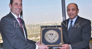 عباس حلمي يلتقي وزير النقل والاتصالات البلغارى لبحث التعاون في الجوي