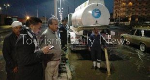 عربات الكسح تسحب مياه الأمطار من شوارع سفاجا