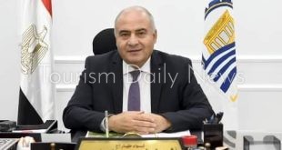 اللواء أشرف الداودى محافظ قنا