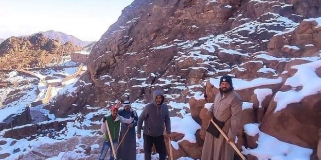 ثلوج علي جبال سانت كاترين وأمطار على دهب ونويبع ومخاوف من سيول بجنوب سيناء