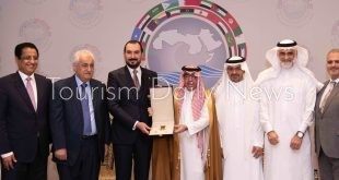 المنظمة العربية للسياحة تمنح زياد خلف وساماً وشراكة مع مصرف التنمية الدولى