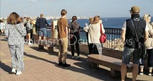 إجازة نصف السنة تشعل الأماكن السياحية في الغردقة .. بانوراما بهضبة فلفلة