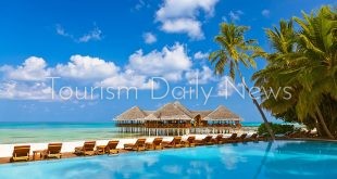 شواطئ بيضاء وبحيرات زرقاء .. المالديف وجهة فاخرة للطيران والتخبط