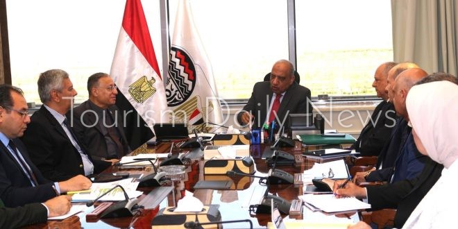 وزير الأعمال يستعرض طرح الفرص الاستثمارية وتعزيز الشراكة مع القطاع الخاص