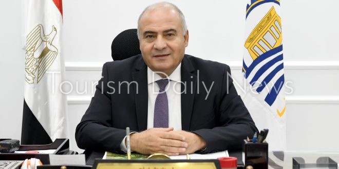 اللواء أشرف الداودى محافظ قنا