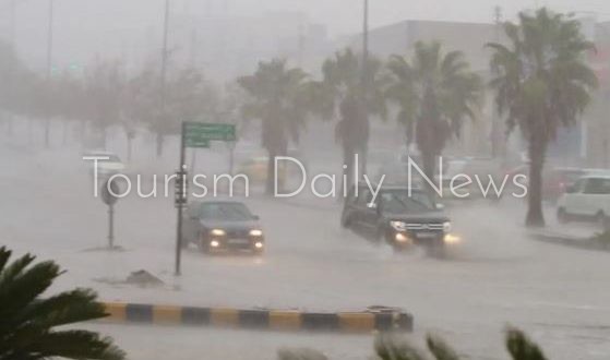 طقس مضطرب في البحر الأحمر .. الأتربة العالقة تحجب ضوء الشمس