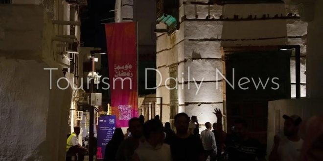 أجواء استثنائية .. سياح جدة يستمتعون بسحور مميز وفعاليات روحانية