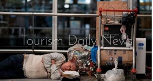 أرنالدو عالق بمطار بولونيا بسبب الفقر