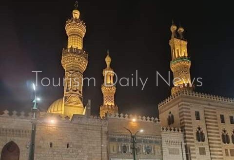 مآذن الجامع الأزهر التاريخية تتزين لشهر رمضان المبارك