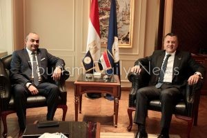 أول ظهور لأمين عام المجلس الأعلى للآثار الجديد في وزارة السياحة