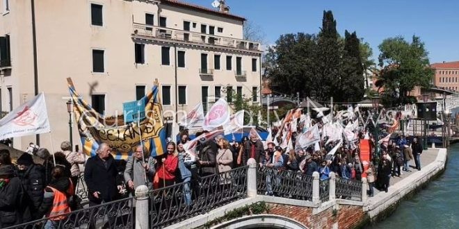 فرض رسوم على السياح يثير احتجاجات بمدينة فينسيا الإيطالية