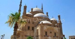 رئيس آثار القاهرة والجيزة يزور القلعة للاطمئنان على انسياب حركة السياحة