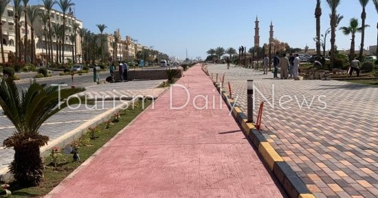 بدء تنفيذ مشروع إنشاء ممشى ومنطقة تنزه أمام منطقة مبارك 8 بالغردقة