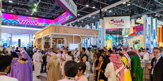 إقبال كبير على جناح السعودية في معرض سوق السفر العربي بدبي