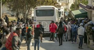 السلطات التونسية تجلي مئات المهاجرين الأفارقة إلى الحدود الجزائرية