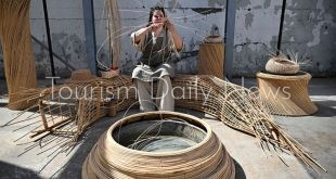 تراثي وعصري يمتزجان في مكان واحد.. بيروتي يحفظ الحرف التقليدية من الإندثار