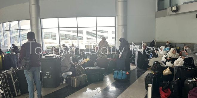 الوزير يتابع إجراءات سفر حجاج بيت الله الحرام على العبارة ايلة