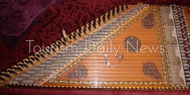 دستور الآلات الموسيقية .. القانون جاء من الغرب إلي الشرقي.