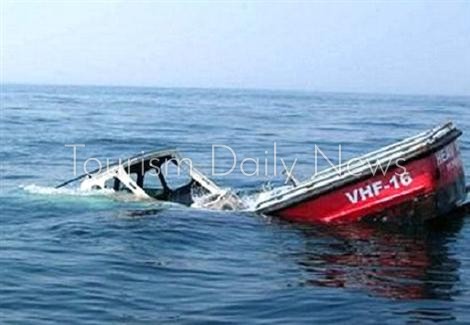 غرق لنش سياحى سفاري بمنطقة سطايح جنوب مرسى علم ونقل السياح لأحد المراين