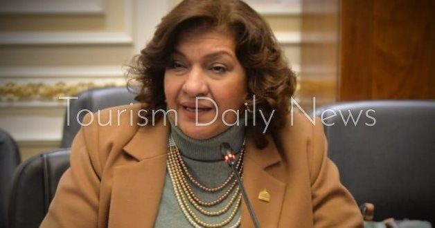 النائبة ايفلين متى ، عضو لجنة الصناعة بمجلس النواب