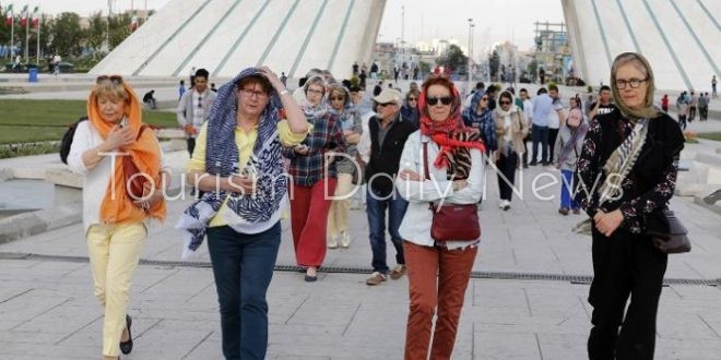 توافد السياح الأجانب إلى إيران
