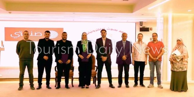 معهد بحوث الإلكترونيات يوقع عقد شراكة مع فريق صنعتي لإعادة صناعة الأثاث