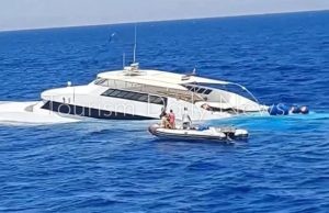 أجهزة البحر الأحمر تفتح تحقيقا في غرق المركب السياحى ولجنة لمعاينة الأضرار