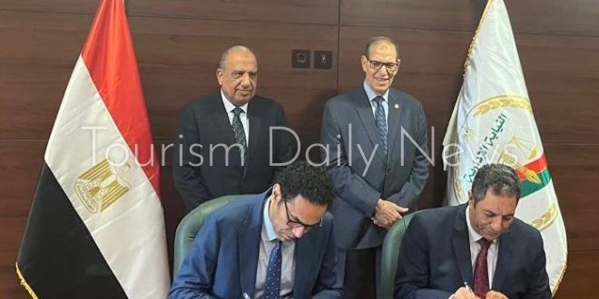 تفاصيل توقيع عقد استغلال مبنى مملوك لشركة الصوت والضوء بأسوان