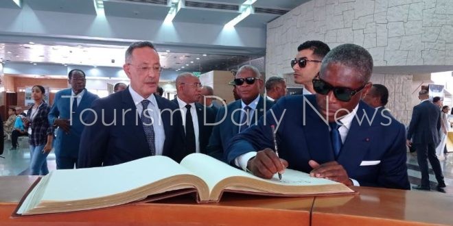 وفد من جمهورية غينيا الاستوائية يزور المتحف القومي للحضارة